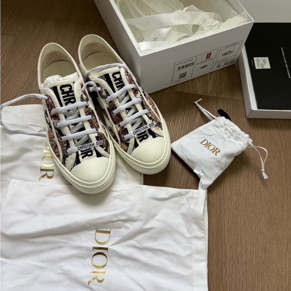 Dior Canvas Jardin Botanique Embroidered
Womens Walk'N'Dior Low Top Sneakers